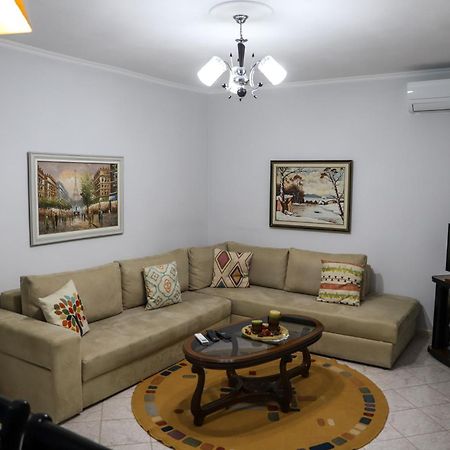Lola'S Apartament Apartment Берат Екстериор снимка