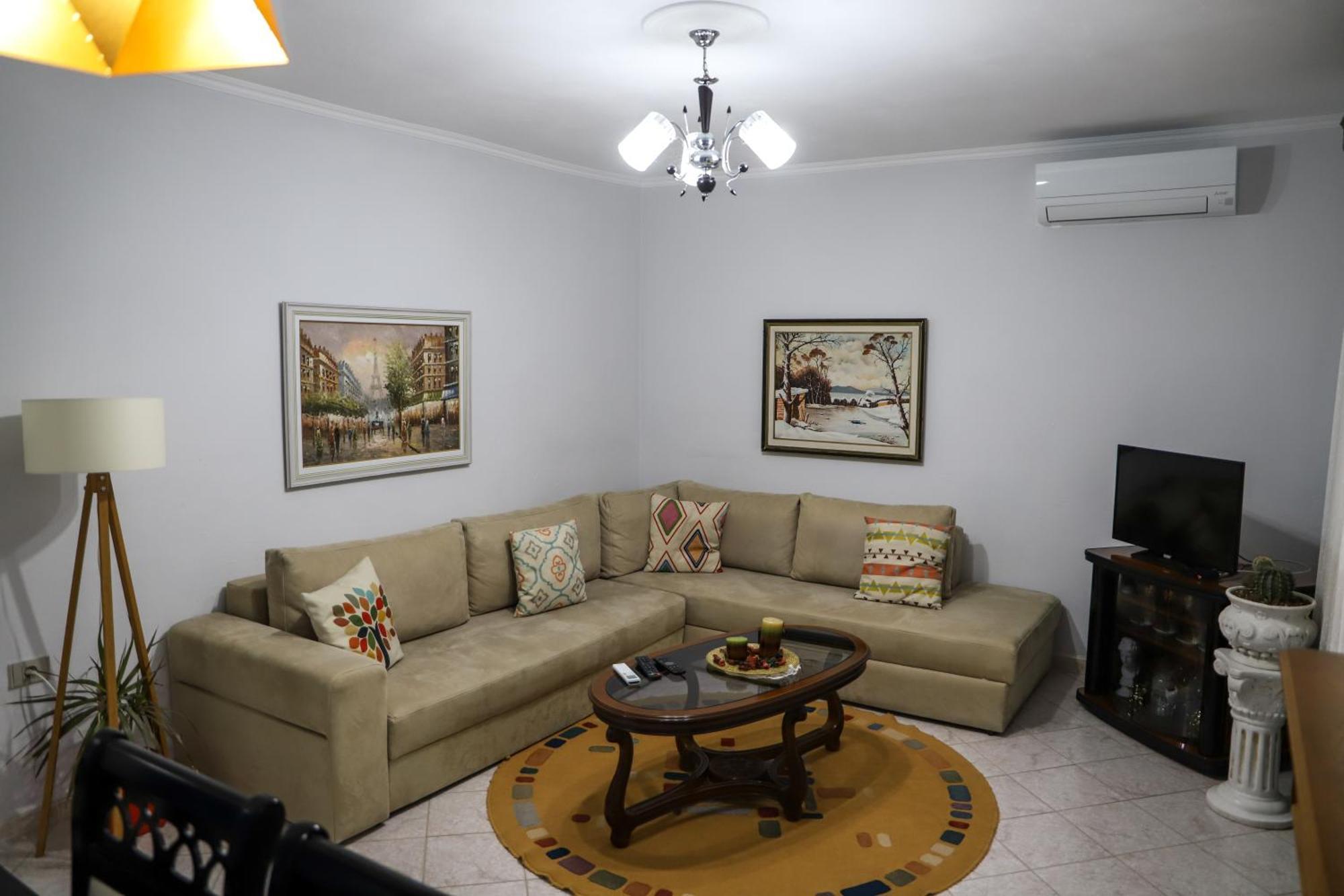 Lola'S Apartament Apartment Берат Екстериор снимка