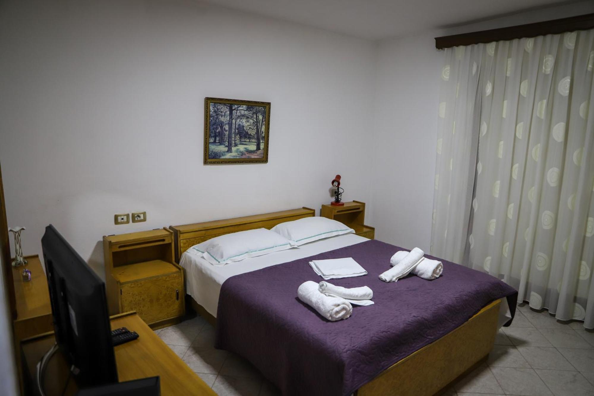 Lola'S Apartament Apartment Берат Екстериор снимка