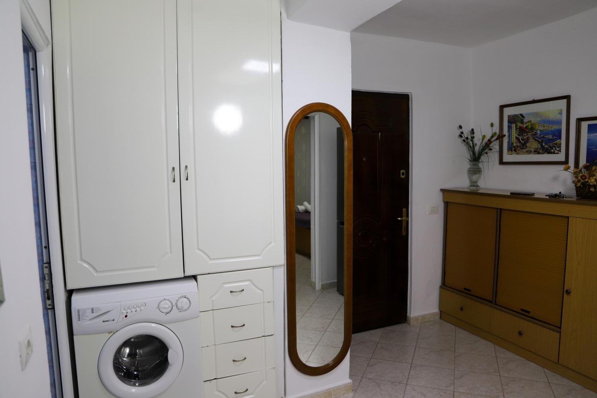Lola'S Apartament Apartment Берат Екстериор снимка
