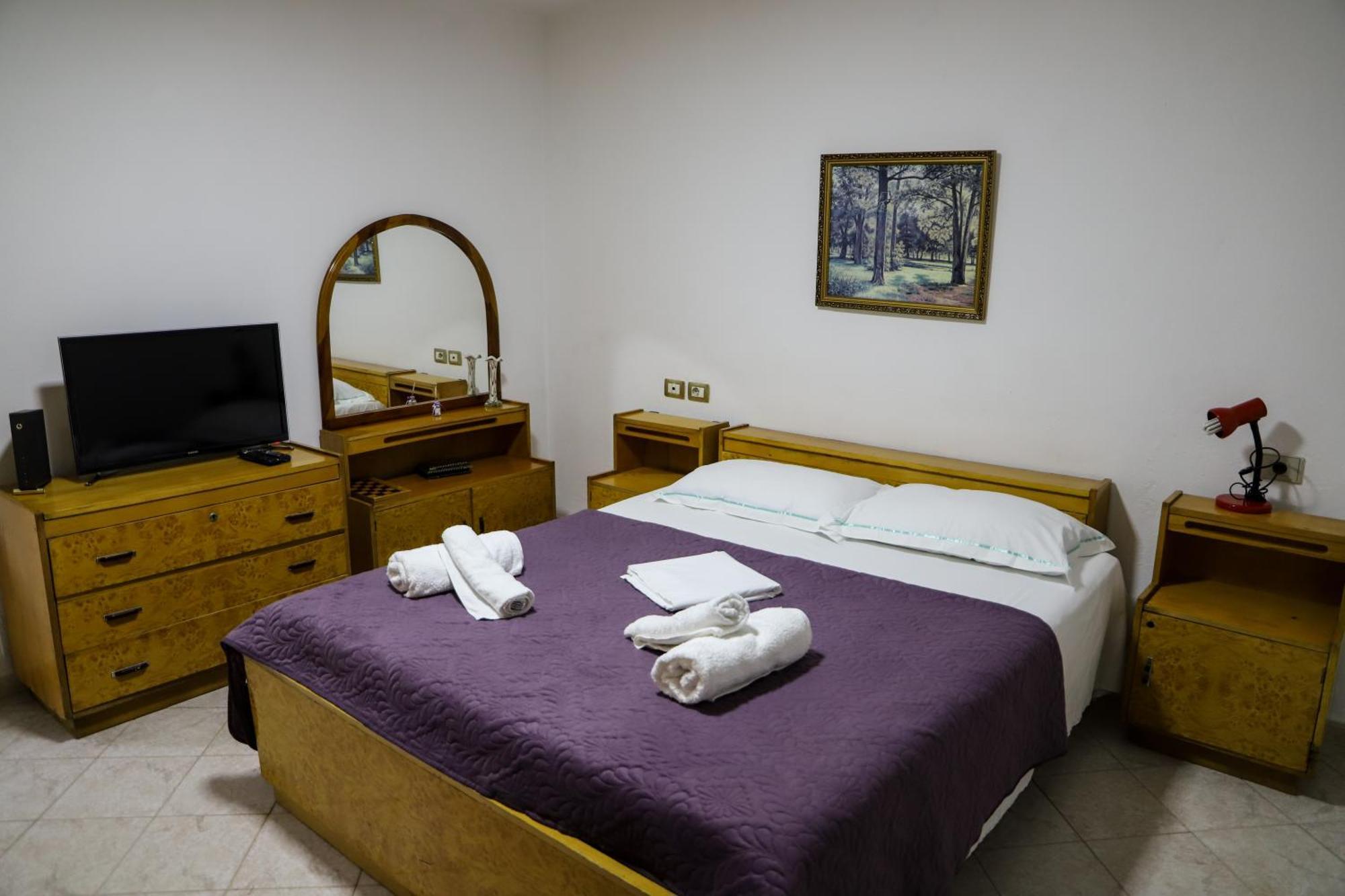 Lola'S Apartament Apartment Берат Екстериор снимка