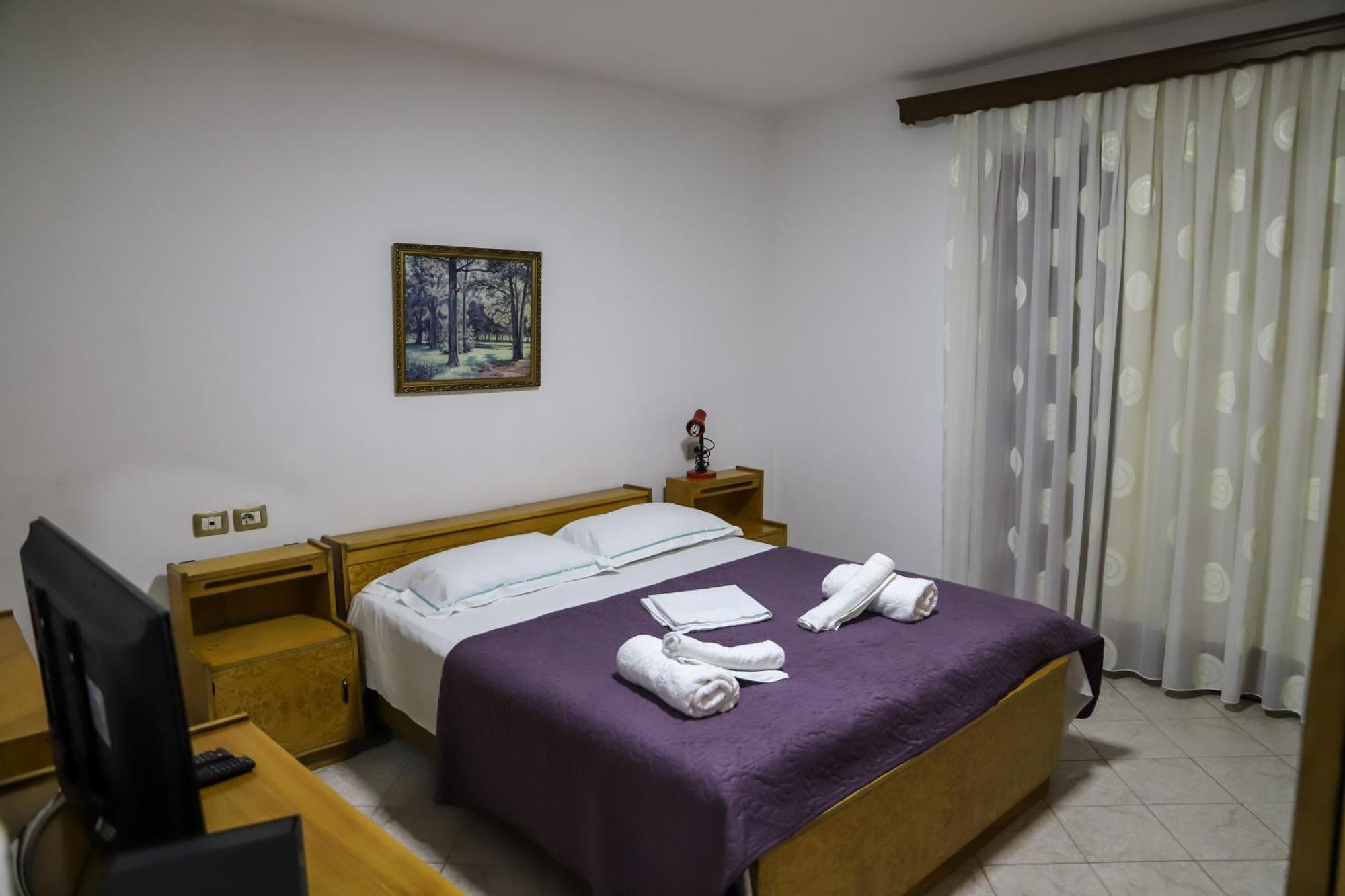 Lola'S Apartament Apartment Берат Екстериор снимка